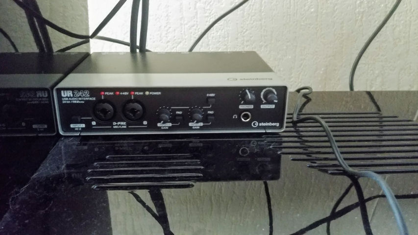 Proef opstelling van de Steinberg UR242 USB Audio Midi Interface